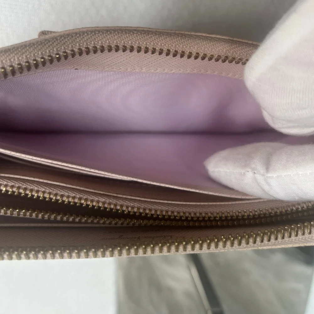 Salvatore Ferragamo Vara Wallet Zip Around‎ Continental Bow Accent Beige
